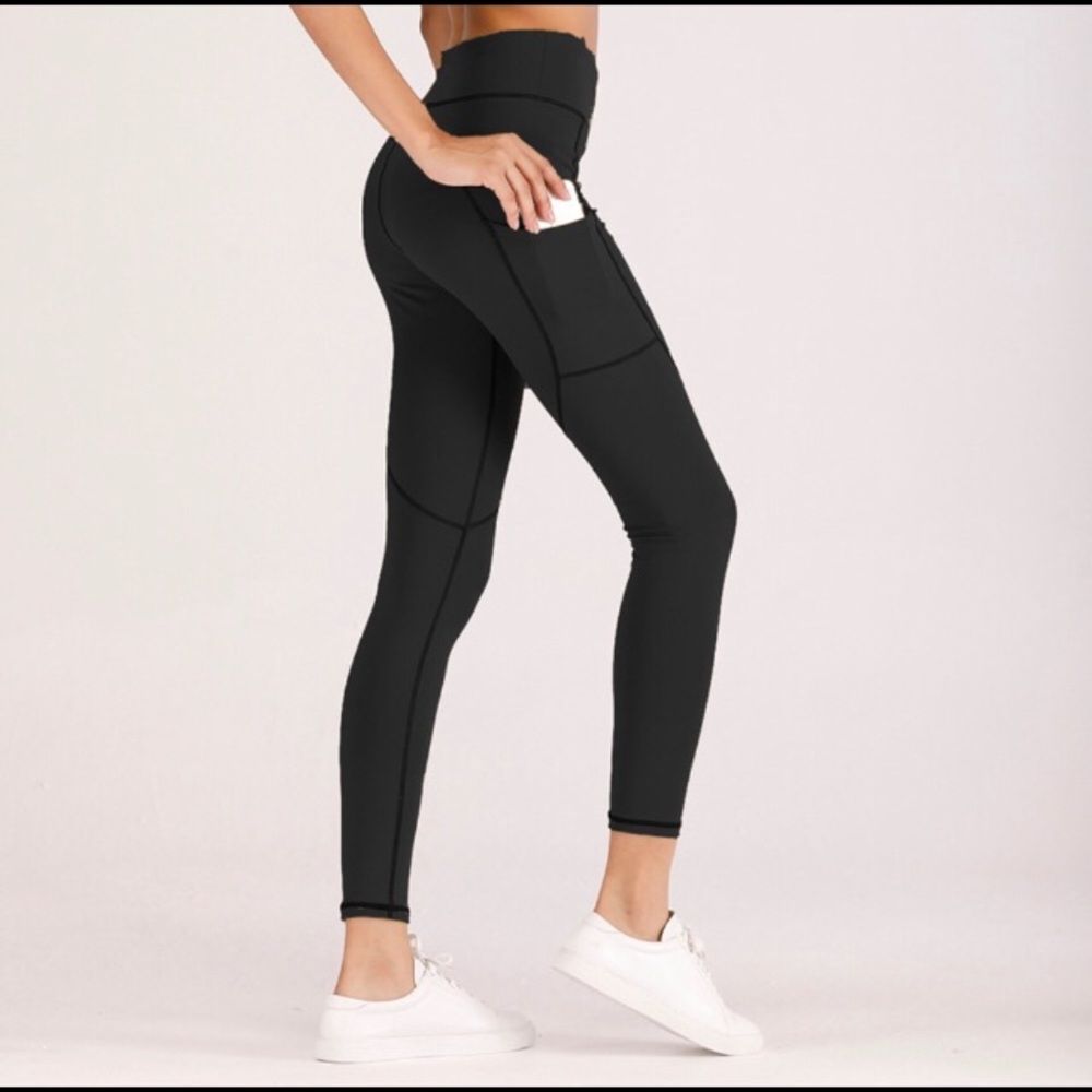 🆕 Black leggings with pockets